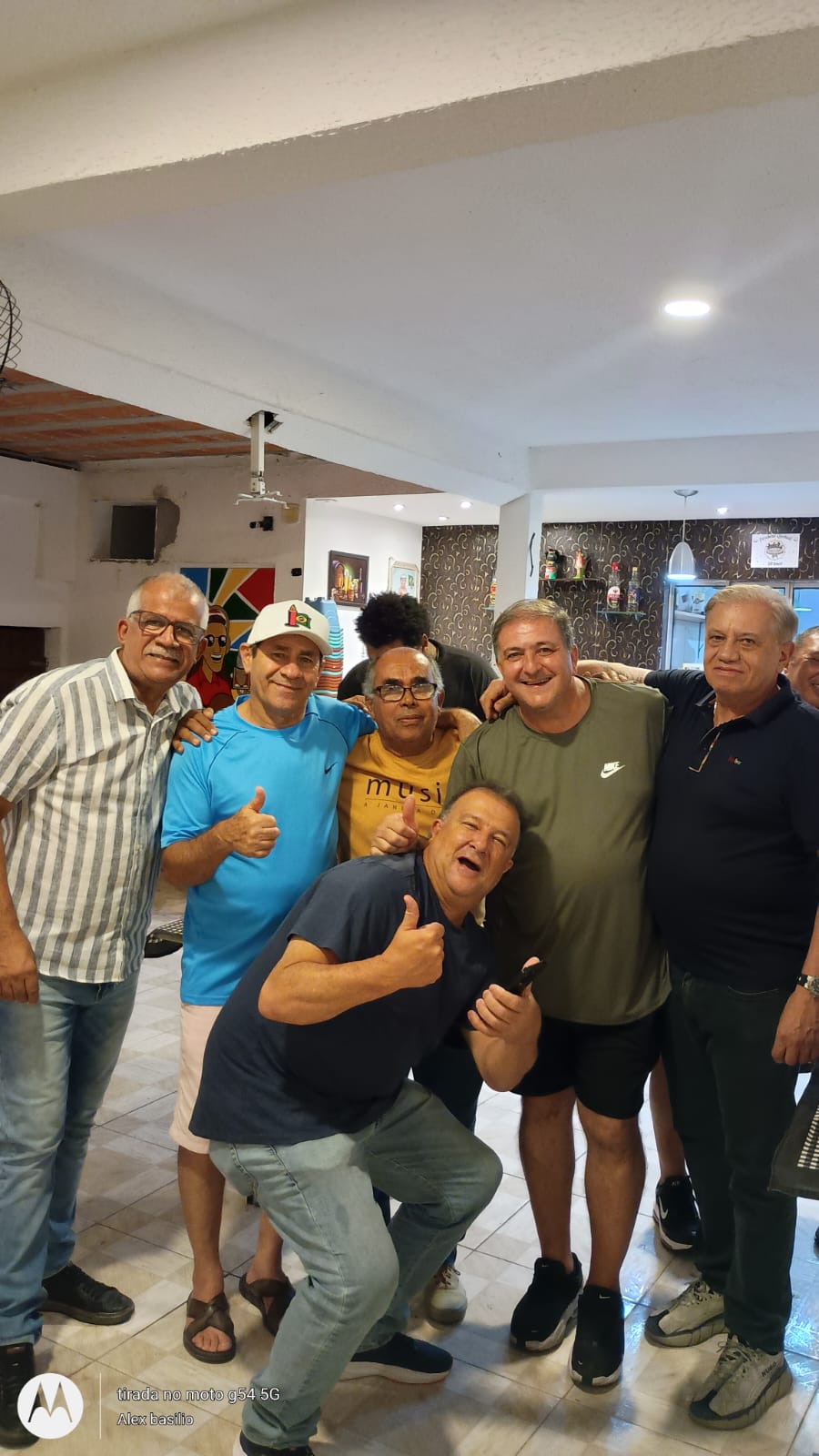 Ivan em um momento de descontração com amigos